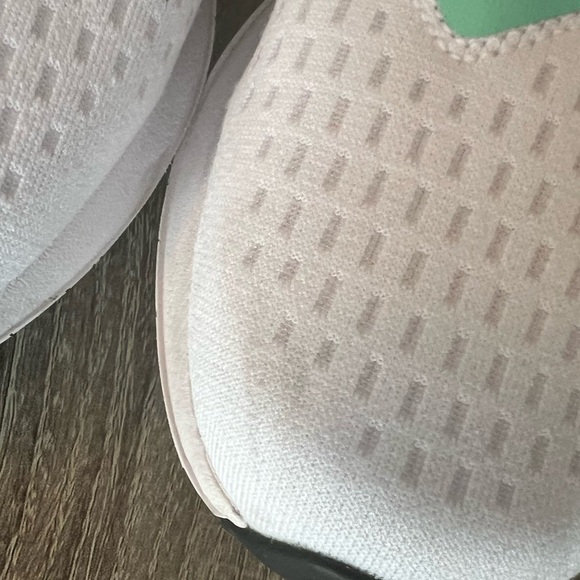 Nike White / Teal Sneakers - Picture 3 of 7